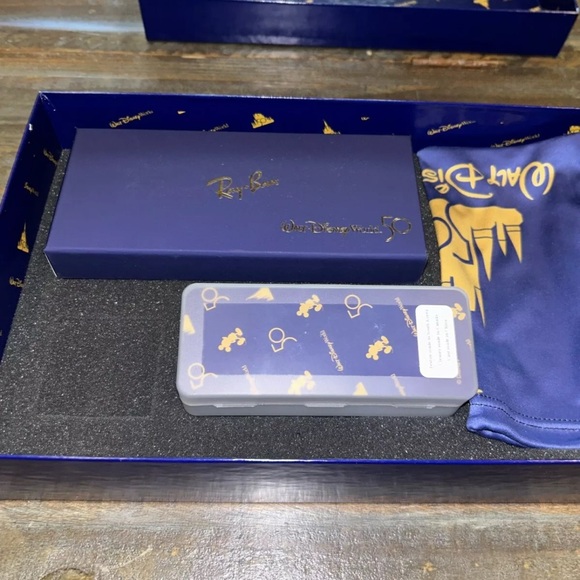 Walt Disney World 50th Anniversary Ray-Ban Aviators - Picture 2 of 11